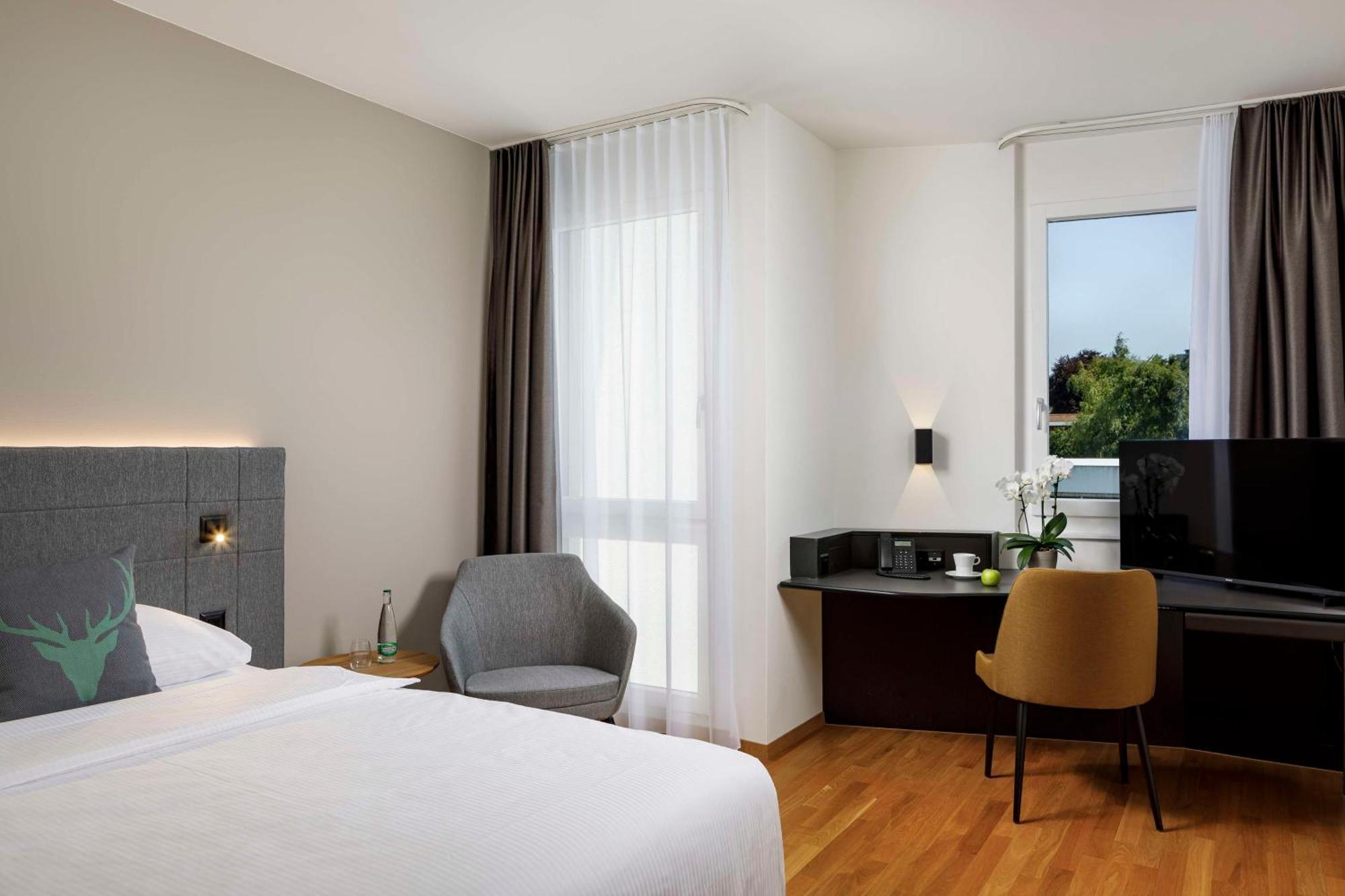 Hotel Allegra Lodge Клотен Экстерьер фото
