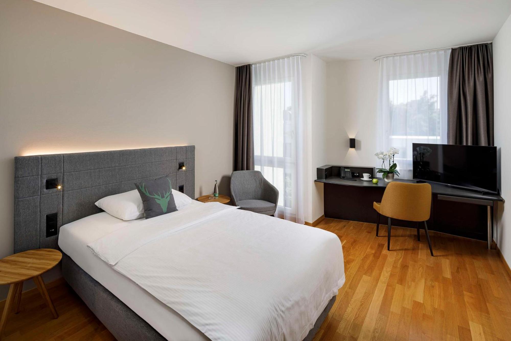 Hotel Allegra Lodge Клотен Экстерьер фото