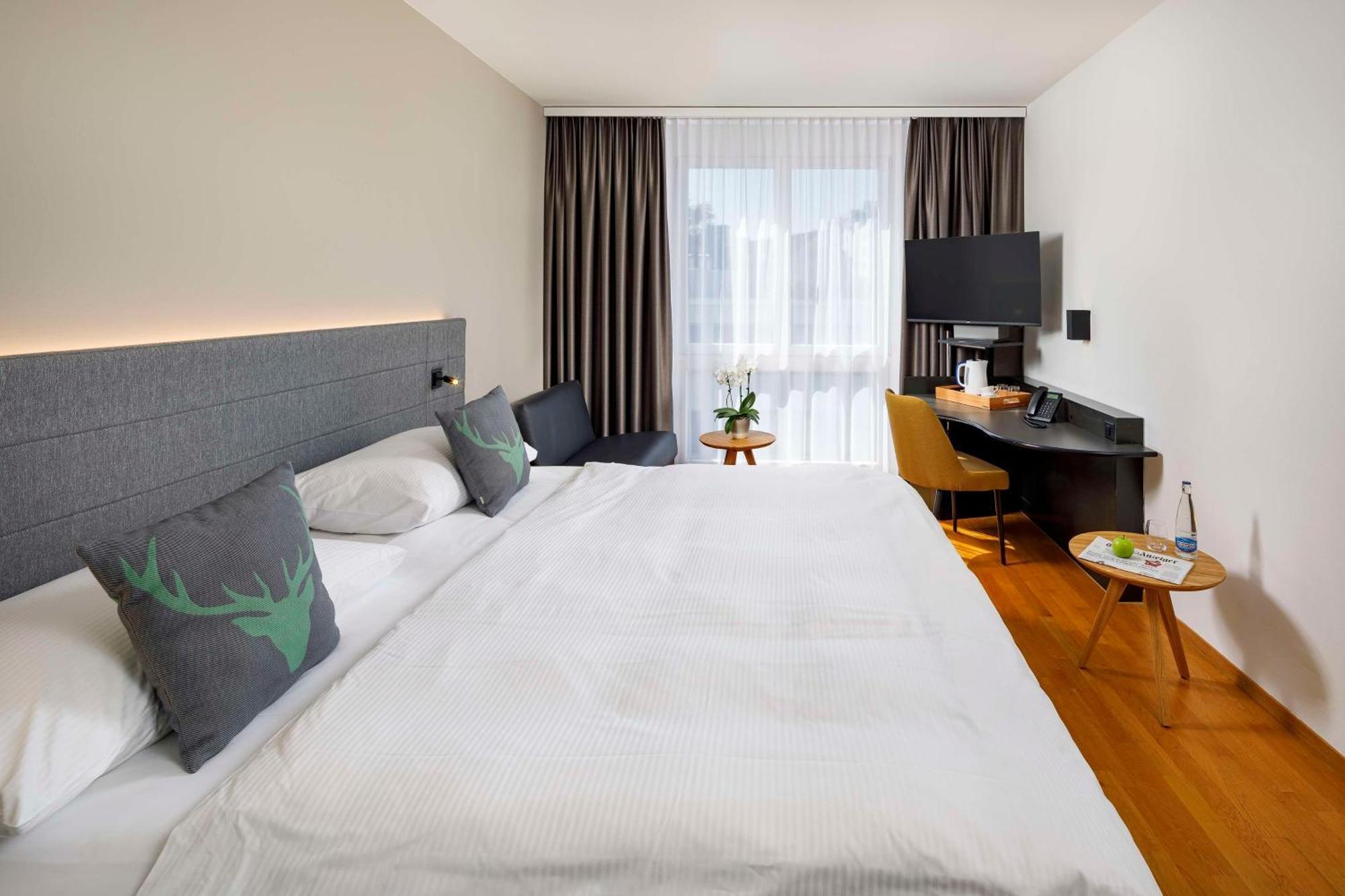 Hotel Allegra Lodge Клотен Экстерьер фото
