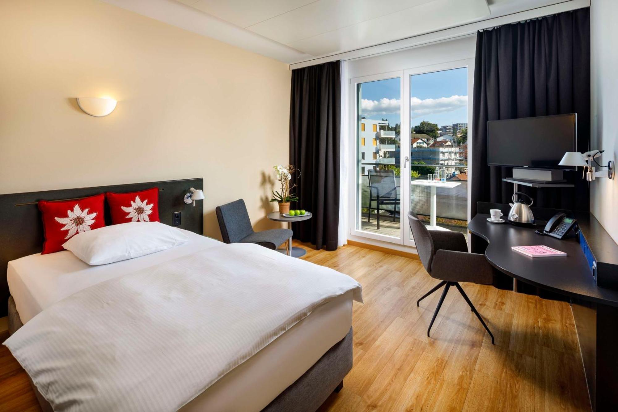 Hotel Allegra Lodge Клотен Экстерьер фото