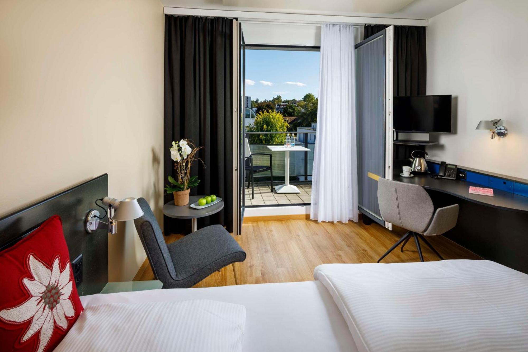 Hotel Allegra Lodge Клотен Экстерьер фото
