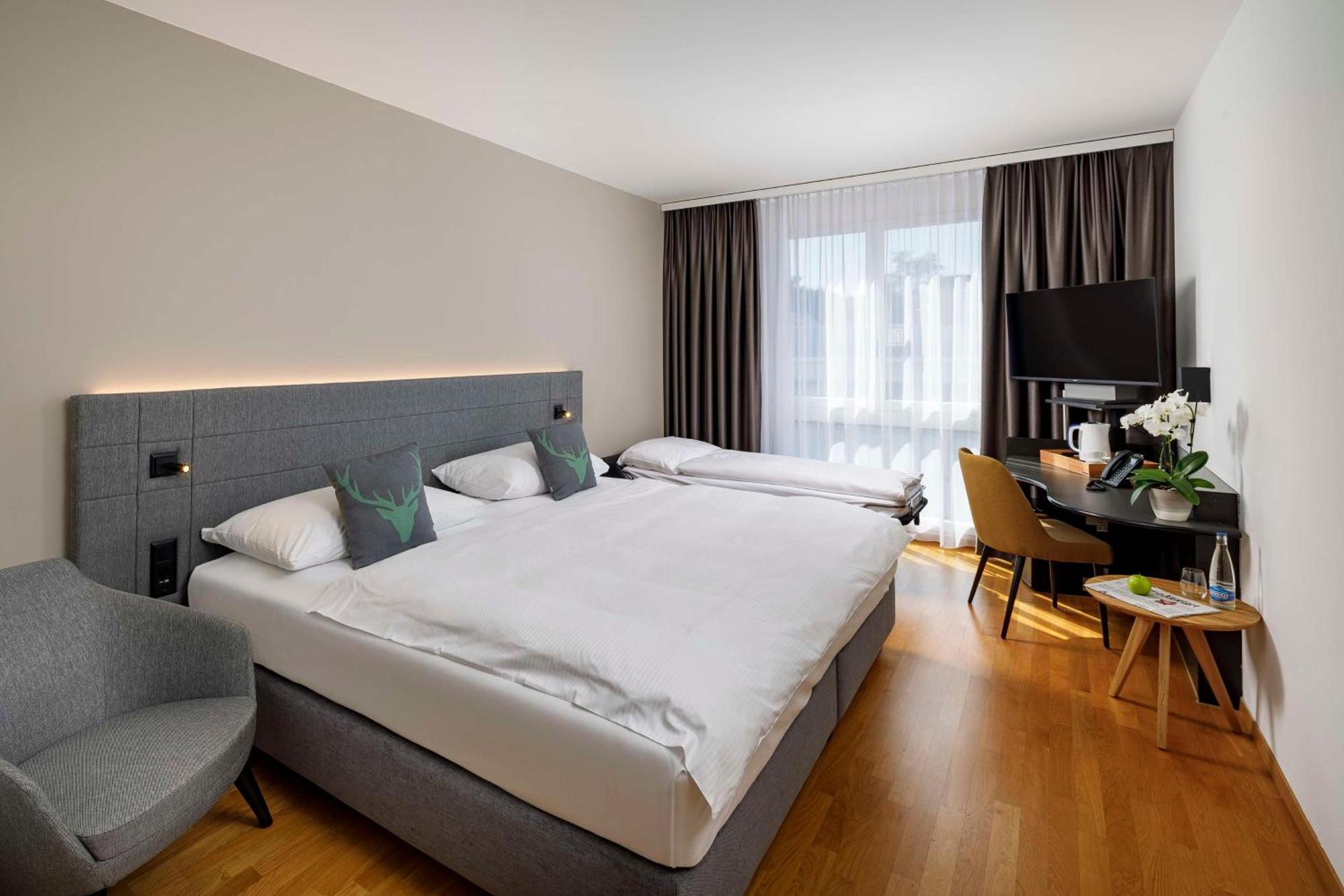 Hotel Allegra Lodge Клотен Экстерьер фото